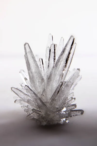 Cristal de phosphate blanc — Photo