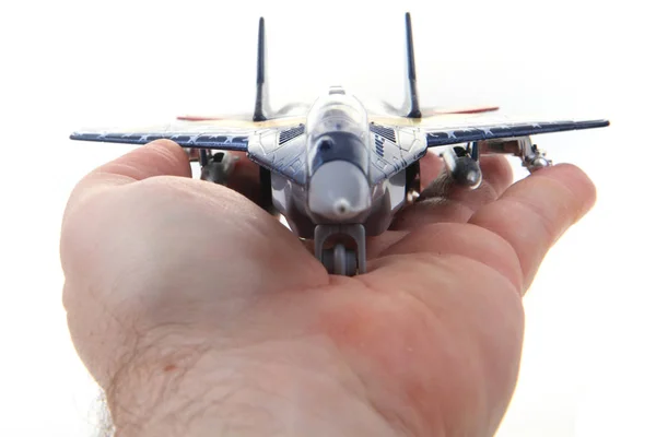 Іграшка повітряного винищувача в голові людини — стокове фото