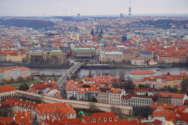Praga gótica desde el antiguo castillo —  Fotos de Stock