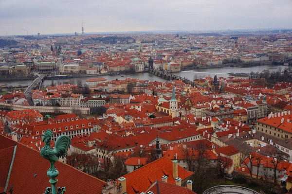 Praga gótica desde el antiguo castillo —  Fotos de Stock