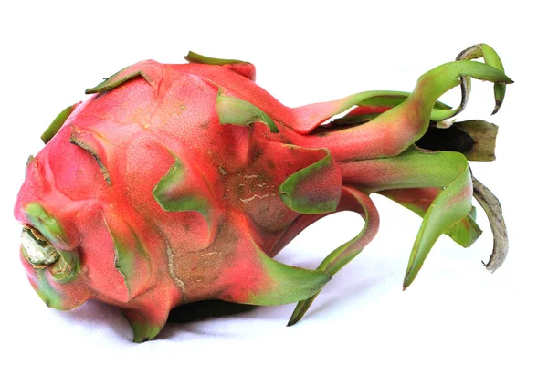 Red dragon fruit geïsoleerd — Stockfoto