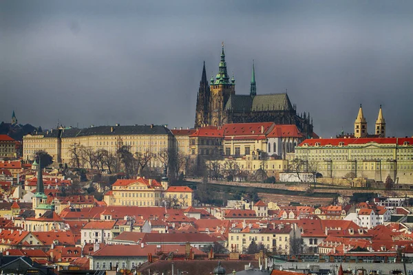 Castello di Praga come bel paesaggio — Foto Stock