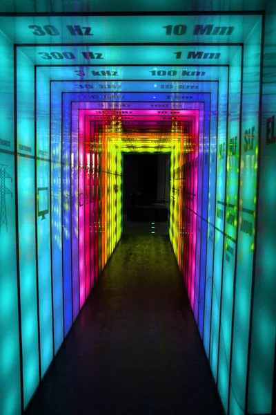 Regenboog lichte deur — Stockfoto