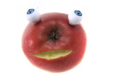 mavi gözlü kırmızı elma