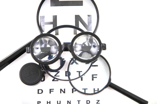 Fiberoptiska test och olika förstora glasögon — Stockfoto