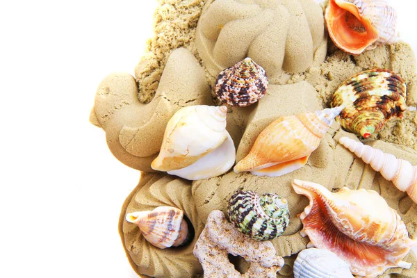 Zand objecten met zeeschelpen geïsoleerd — Stockfoto