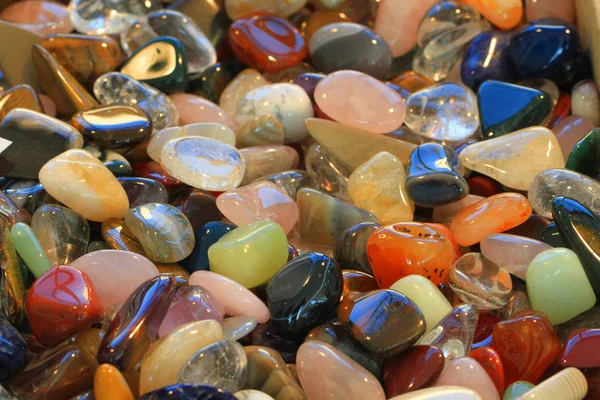 Verschillende minerale edelstenen collectie als mooie achtergrond — Stockfoto