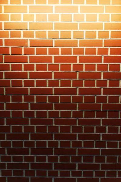 Nuovo muro di mattoni con luce — Foto Stock