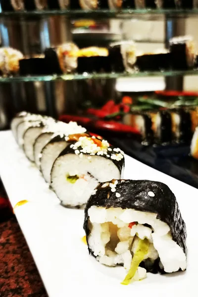 Sushi como comida gourmet japonesa —  Fotos de Stock