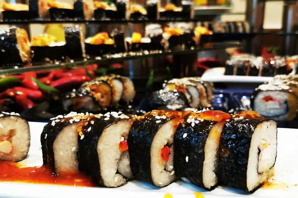 Sushi als japanisches Gourmet-Essen — Stockfoto