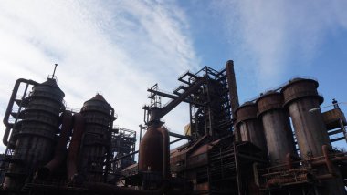 Ostrava Vitkovice 'deki eski metal sanayi kuleleri (czech cumhuriyeti))