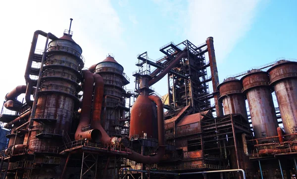 Antiguas torres de la industria metalúrgica en Ostrava Vitkovice (República Checa ) — Foto de Stock
