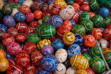 renkli Paskalya yumurtaları