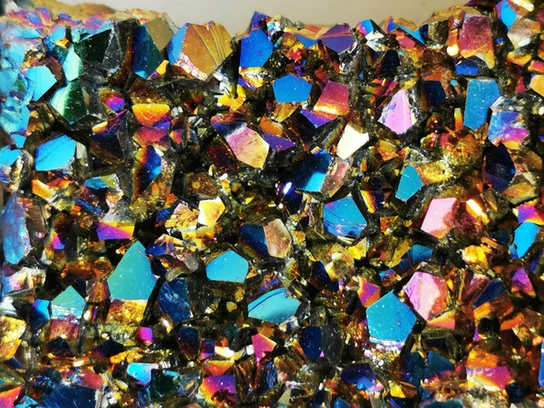 Metallisk regnbåge kristall struktur — Stockfoto