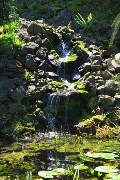Mały wodospad naturalna tekstura — Zdjęcie stockowe