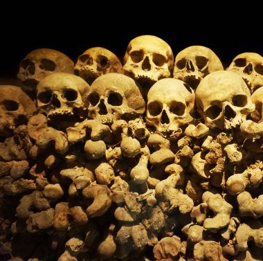 Korsan doku olarak insan kemikleri ve kafatasları