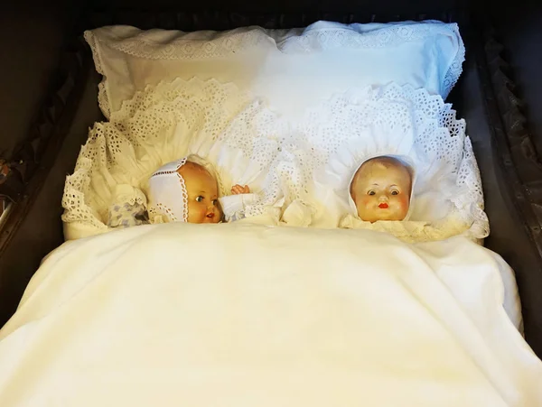 Παλιές ιστορικές κούκλες μωρό — Φωτογραφία Αρχείου