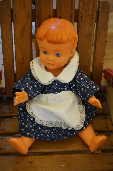 Старая историческая кукла — стоковое фото