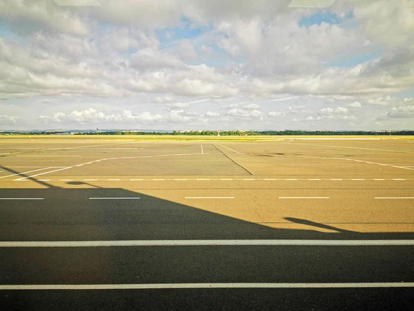 Aeroporto claro no início da manhã — Fotografia de Stock