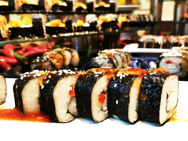 Sushi als japanisches Gourmet-Essen — Stockfoto