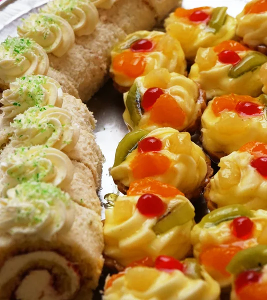 Fresh sweet desserts — Stock Photo, Image