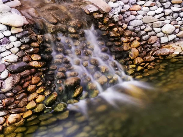 Pequena cachoeira textura natural — Fotografia de Stock