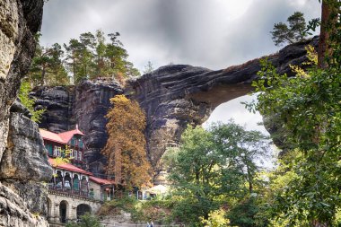 Pravcicka Brana yakınında tarihi bina