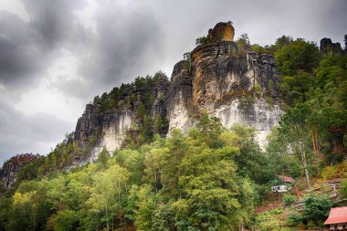 Elbe Nehri boyunca çarpıcı manzara