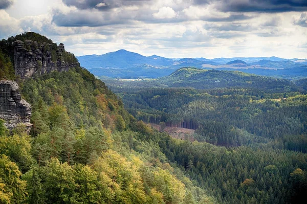 Aussicht von der Naturlandschaft Pravcicka brana — Stockfoto