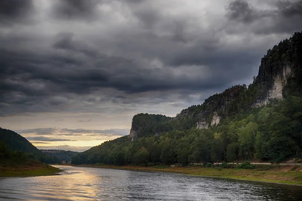 Fantastiskt landskap längs Elbe — Stockfoto