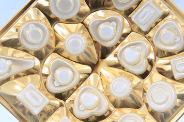 Çok güzel bir arka plan olarak boş çikolata dokusu kutusu.