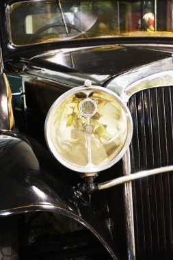 Çok eski bir araba güzel bir teknoloji aracı.