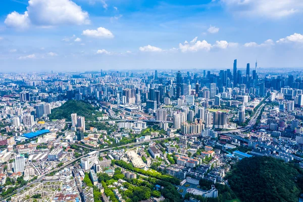 Med utsikt över staden Guangzhou i Kina — Stockfoto