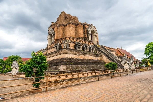 Tempio nella città vecchia di Chiangmai Thailandia — Foto Stock