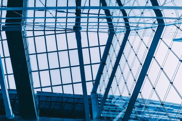 Glasvägg i det inre av byggnaden — Stockfoto