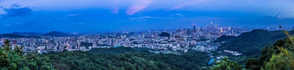 Panorâmica da cidade na montanha na China — Fotografia de Stock