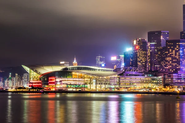Vista nocturna de la ciudad en el puerto de Victoria Hong Kong — Foto de Stock