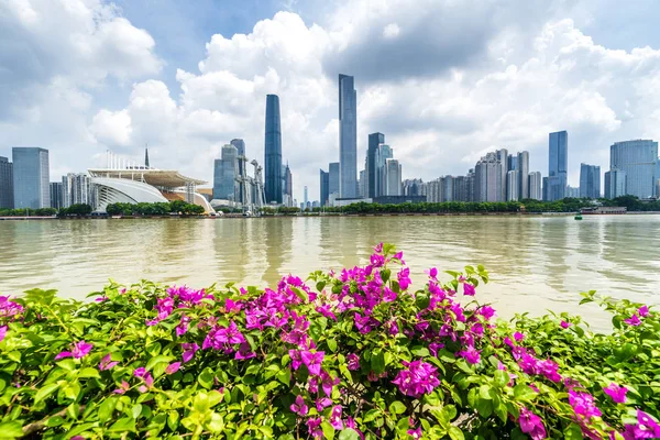 Belvárosában a város Guangzhou China — Stock Fotó