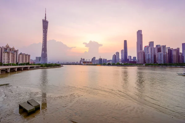 Immeuble dans la ville de Guangzhou Chine — Photo