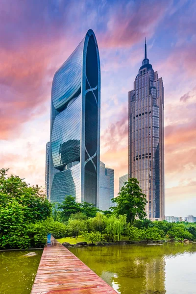 Çin 'in Guangzhou şehrinde bina. — Stok fotoğraf