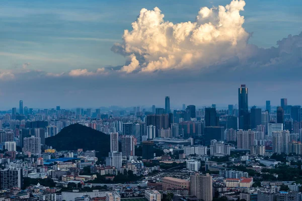 Z widokiem na miasto Guangzhou w Chinach — Zdjęcie stockowe