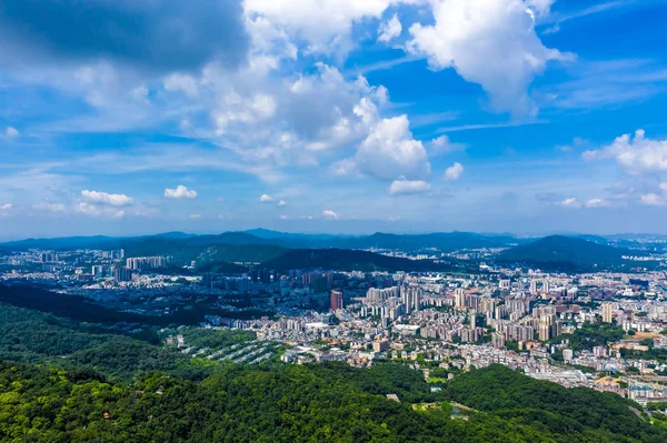 Med utsikt över staden Guangzhou i Kina Stockbild