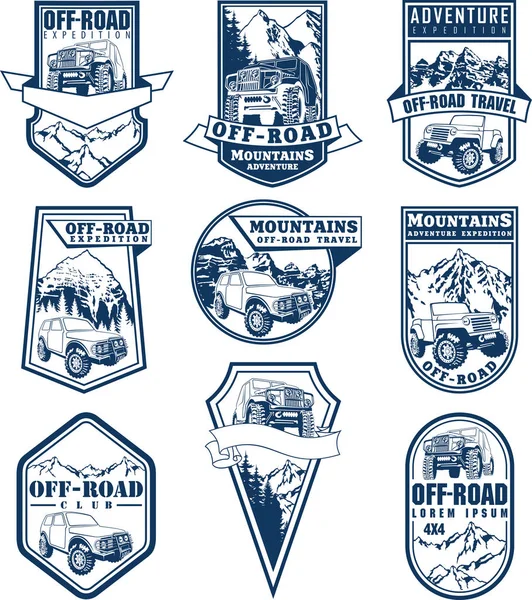Conjunto de emblemas vectoriales con vehículo 4x4 todoterreno y montañas — Archivo Imágenes Vectoriales