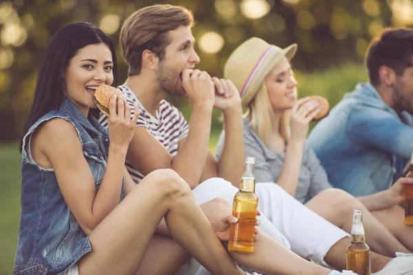 Friends resting in park — Stock Photo, Image