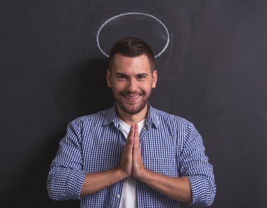 Melek gösteren adam