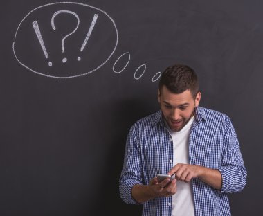 yakışıklı duygusal adam