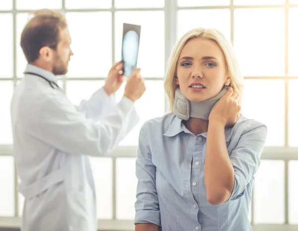 Läkare och patient — Stockfoto