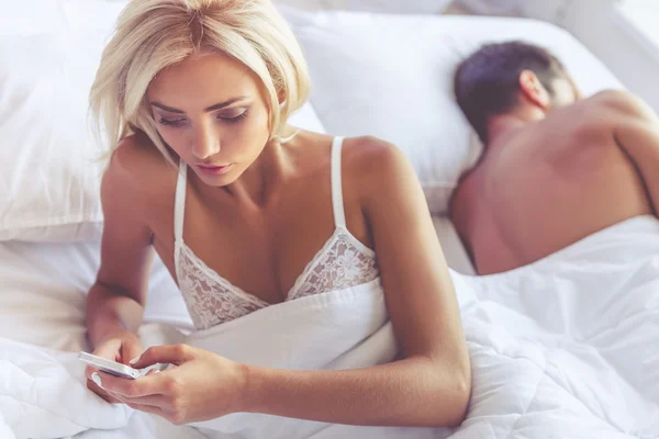 Couple in bed — Stock Photo, Image