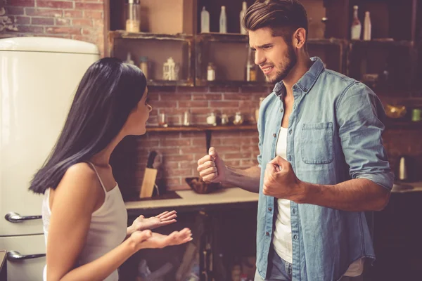 Young couple in kitchen — Stock Photo, Image