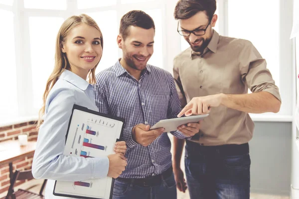 Gente de negocios trabajando — Foto de Stock